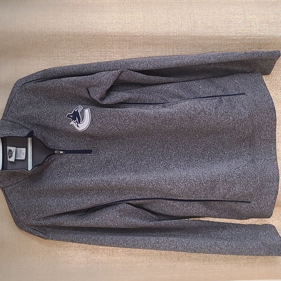 Vancouver Canucks sweater - Picture 1 of 3